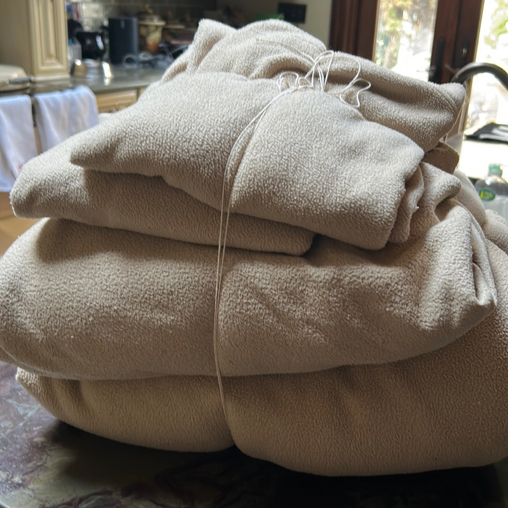 KING SIZE. Polar Fleece Sheet set  : fitted , flat, 2 king size pillow cases